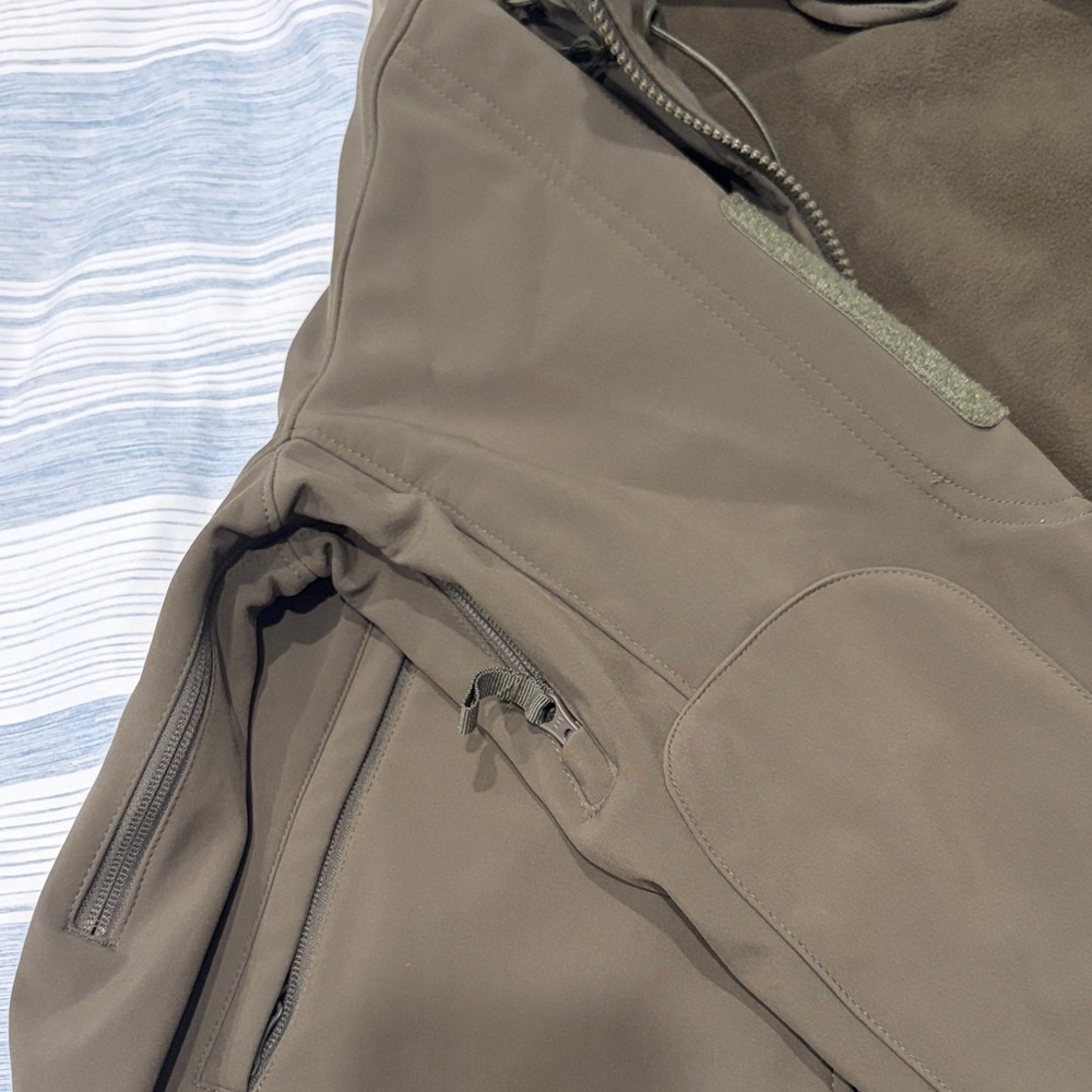 Condor Summit Men's Tactical Field Jacket in Olive Green - Picture 5 of 9